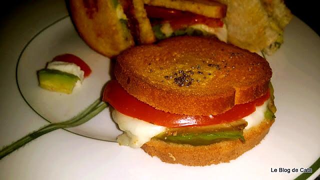recette Sandwich avocat, mozarella, tomate et bacon