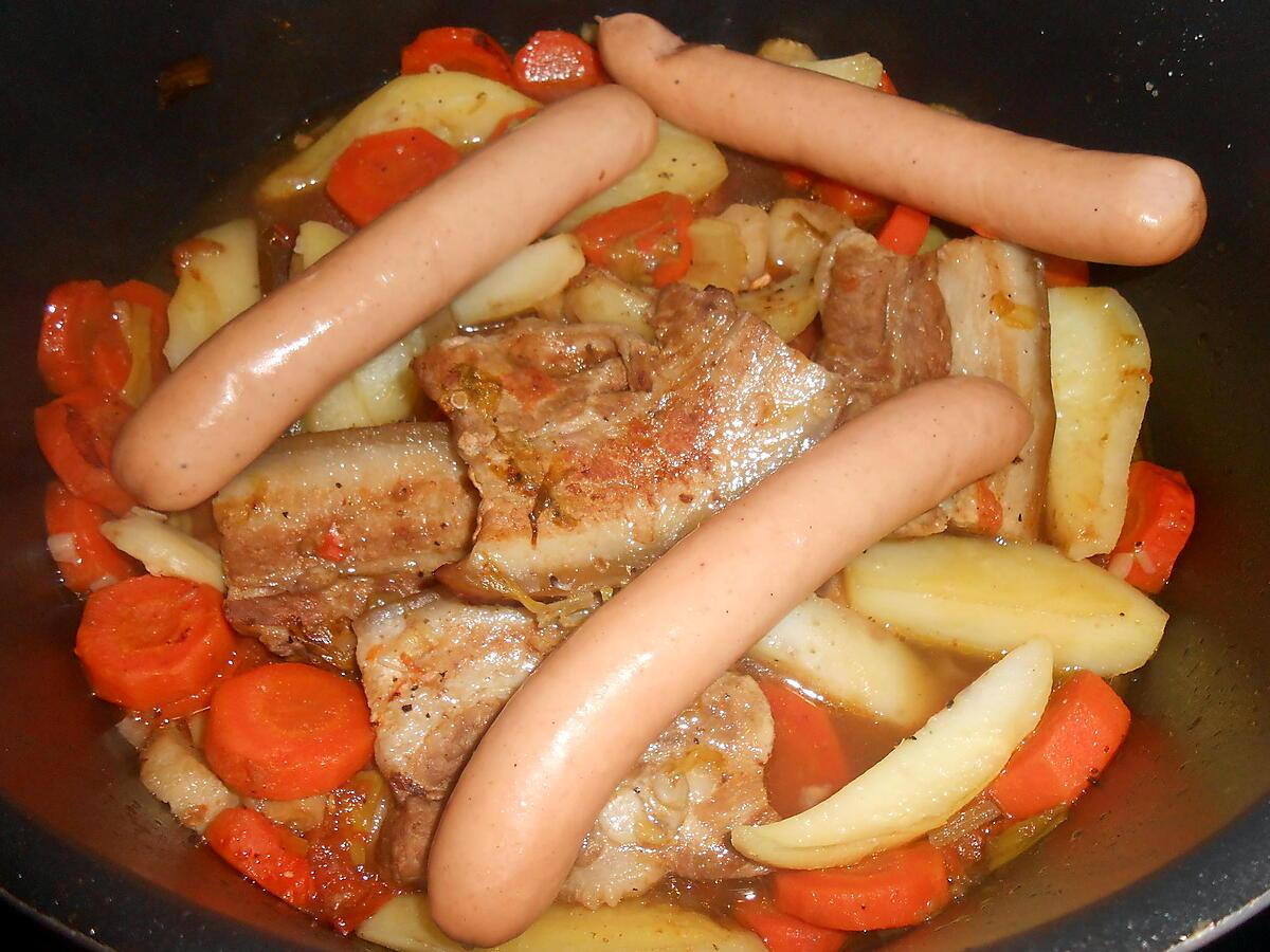 recette LARD ET SAUCISSES BRAISES AUX LEGUMES FONDANTS