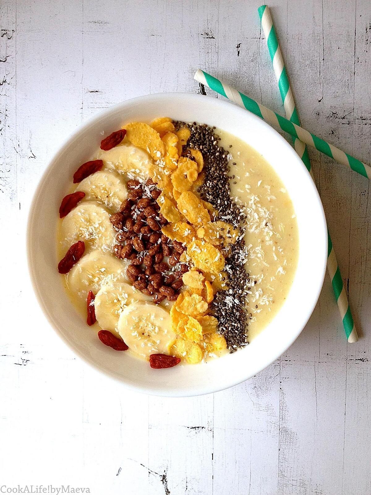 recette Smoothie bowl banane, ananas, noix de coco