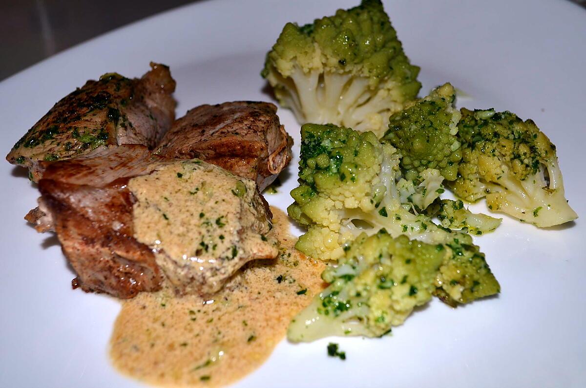 recette GRENADINS DE VEAU SAUCE CREMEE ET CHOU ROMANESCO