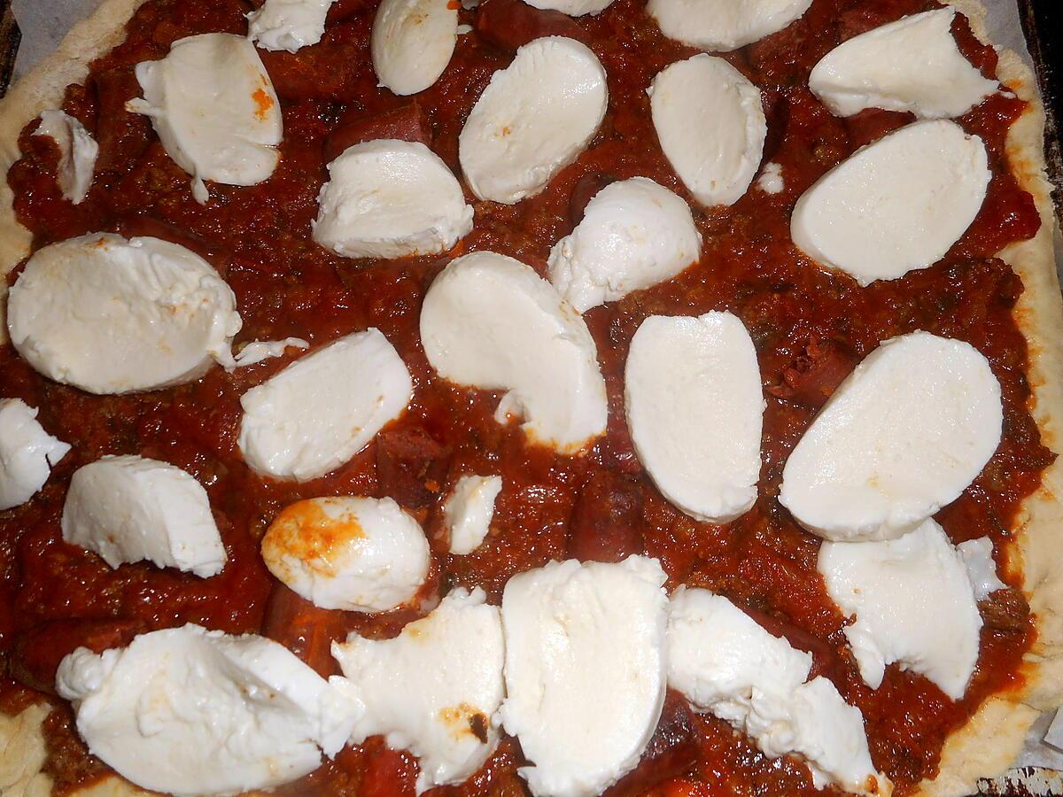 recette Pizza tunisienne à la viande hachée,filet de poulet et merguez