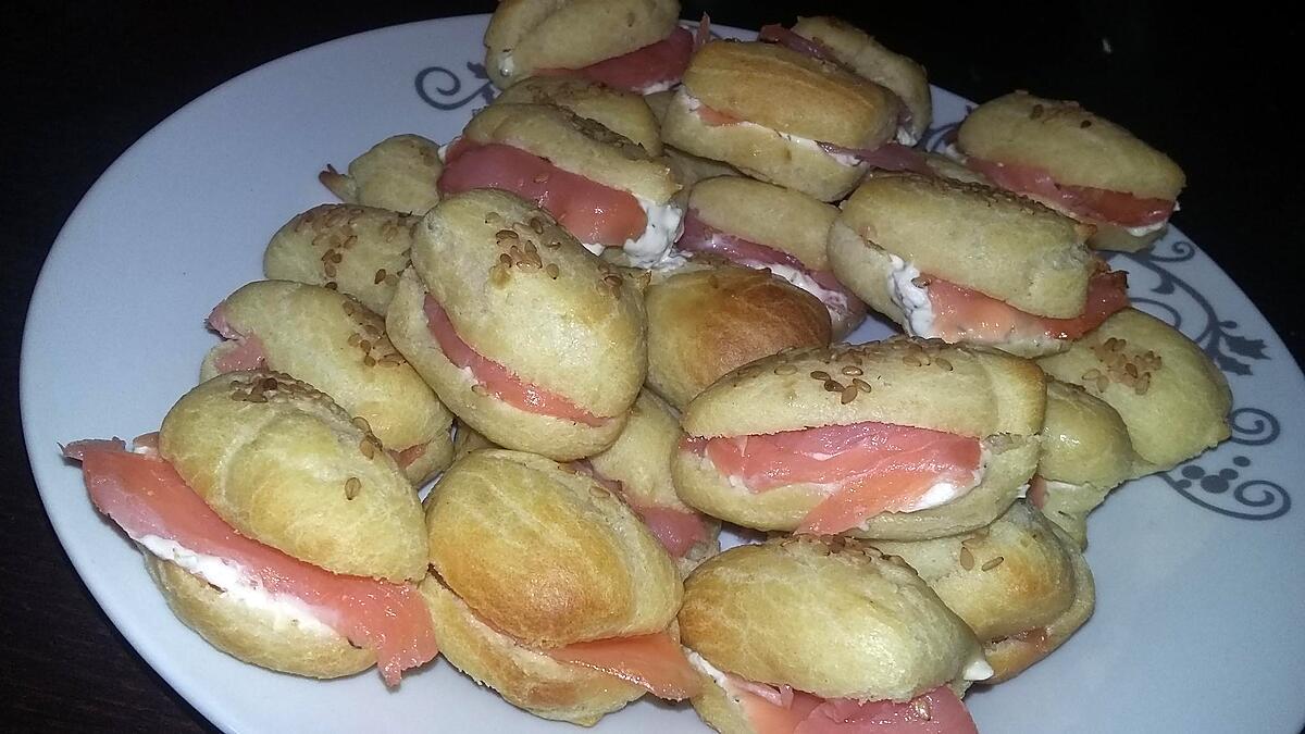 recette Minis éclairs au saumon et au saint moret citronné