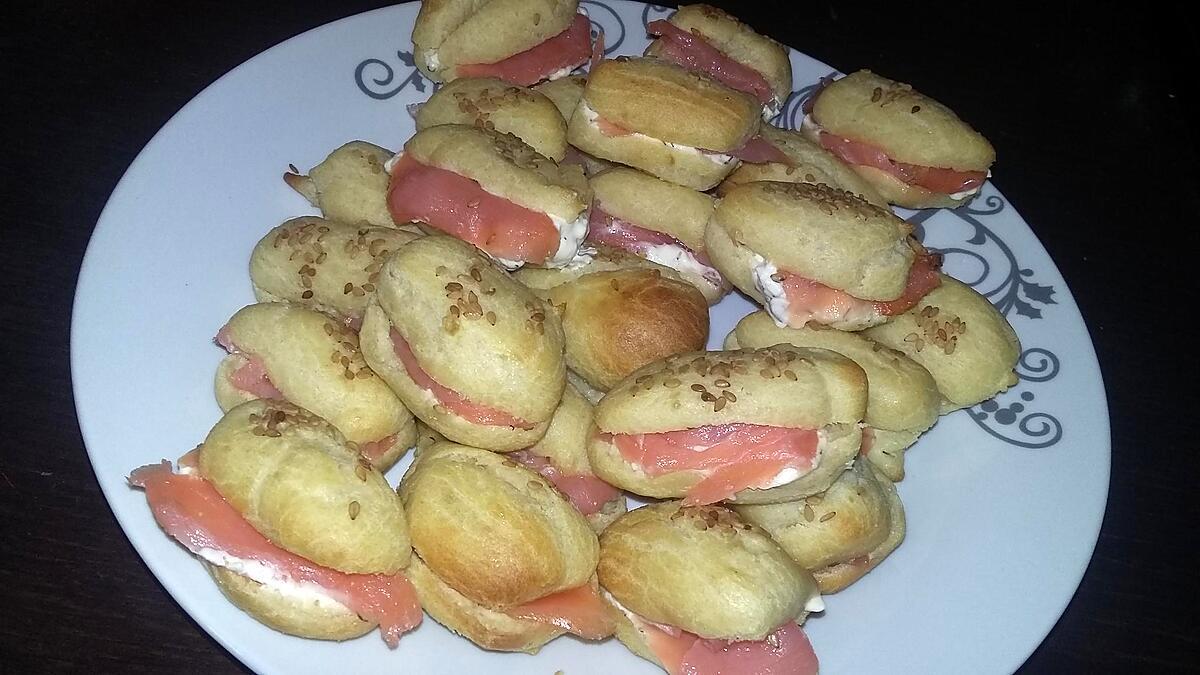 recette Minis éclairs au saumon et au saint moret citronné