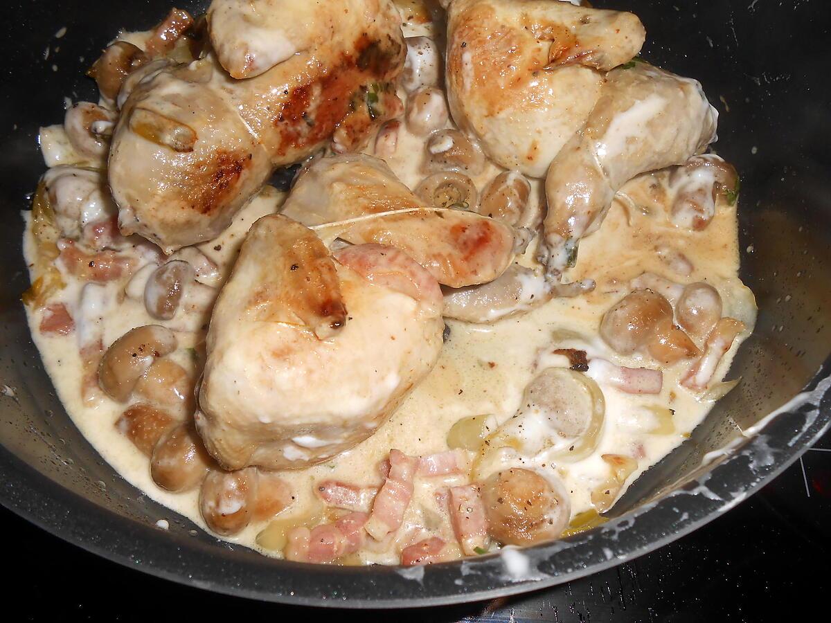 recette CAILLES AUX CHAMPIGNONS LARDONS