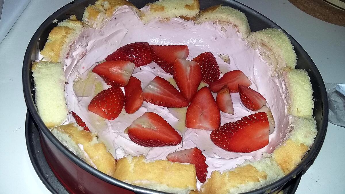 recette Gâteau charlotte royale a la fraise pour la fête des grand mere