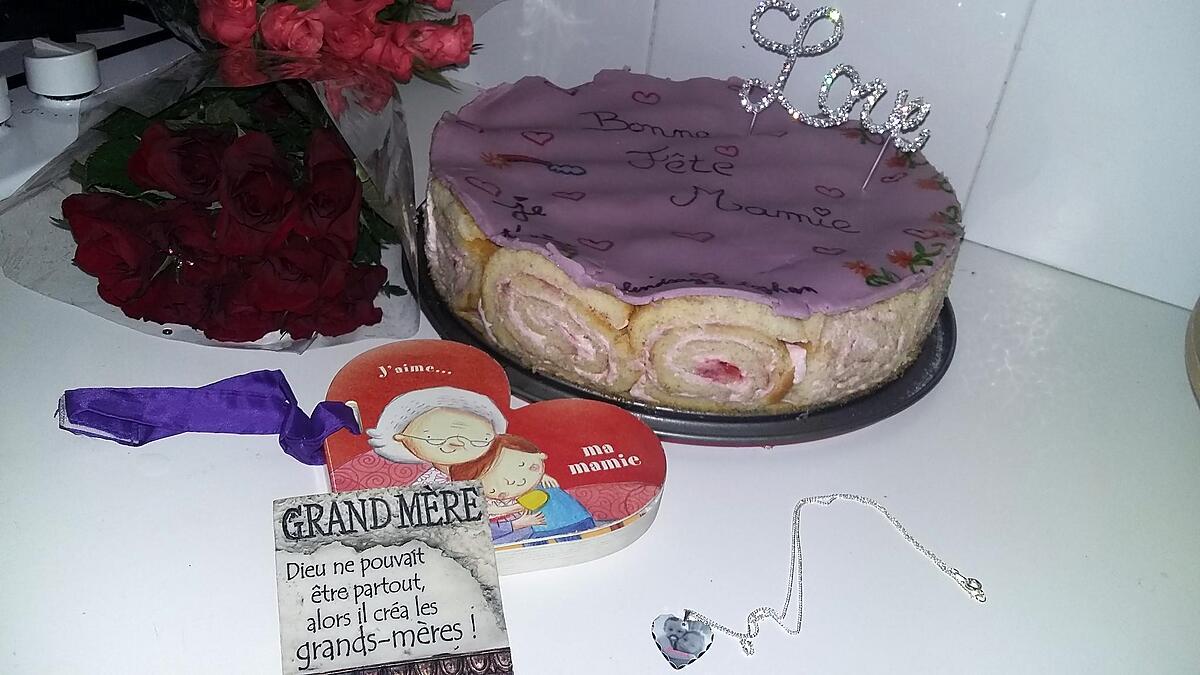 recette Gâteau charlotte royale a la fraise pour la fête des grand mere