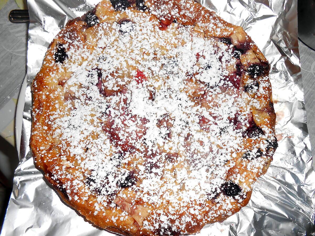 recette CLAFOUTIS AUX FRUITS FRAIS ET PRALINES ROSES