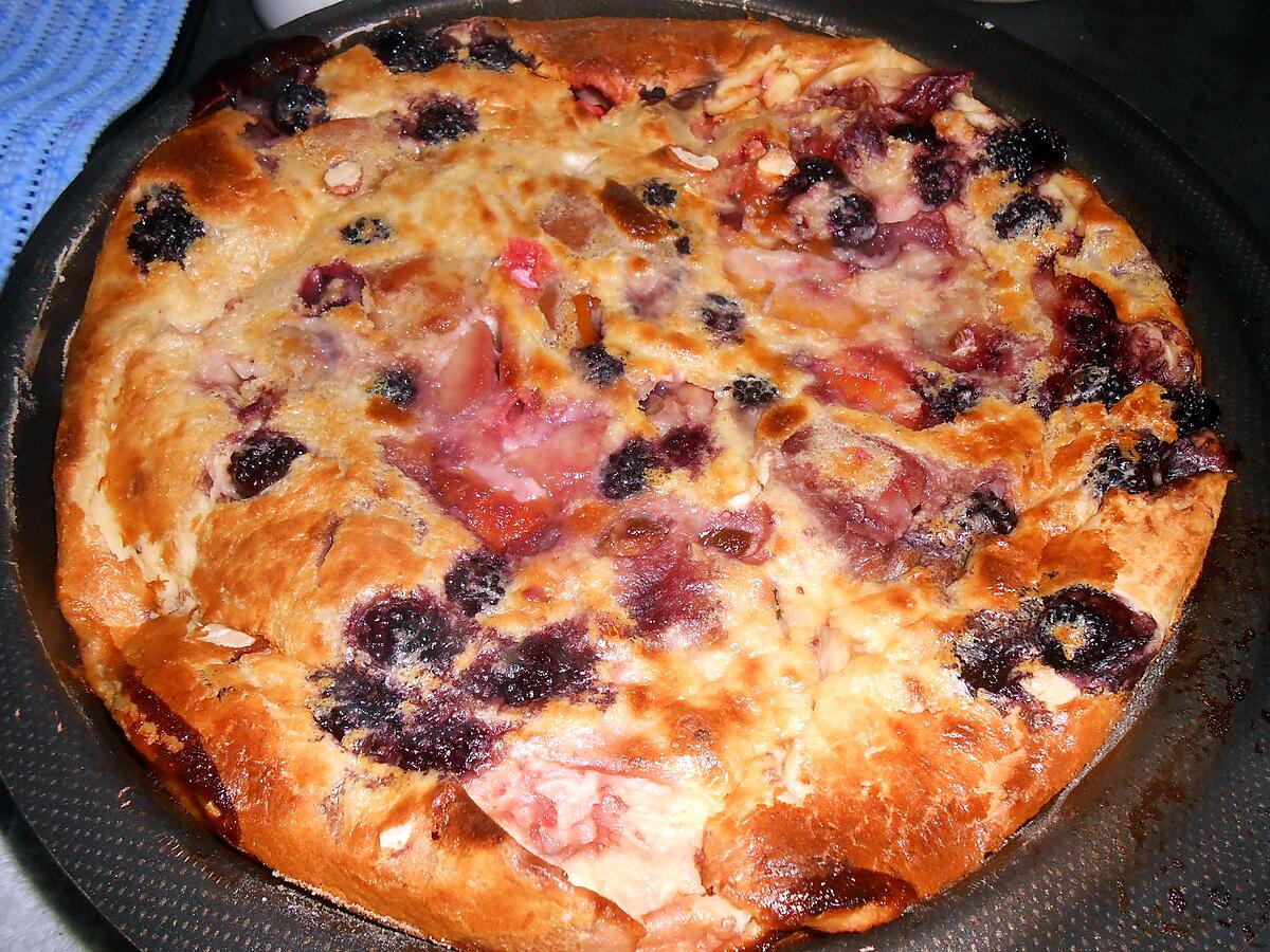 recette CLAFOUTIS AUX FRUITS FRAIS ET PRALINES ROSES