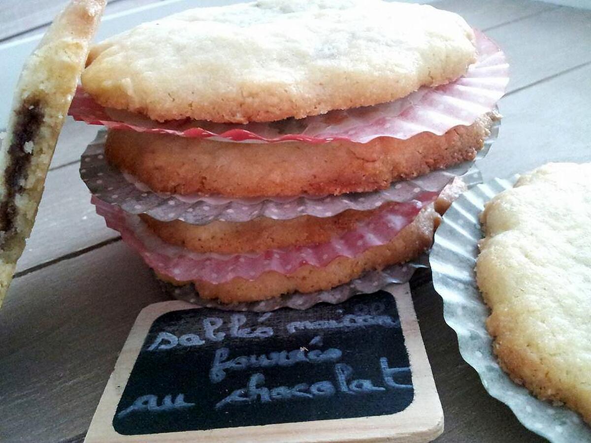 recette Biscuits sablé fait maison fourrés au coeur nutellaté