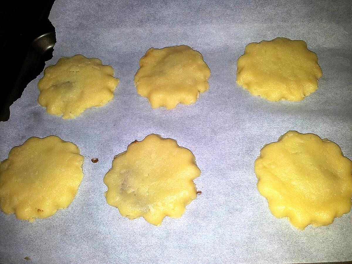 recette Biscuits sablé fait maison fourrés au coeur nutellaté