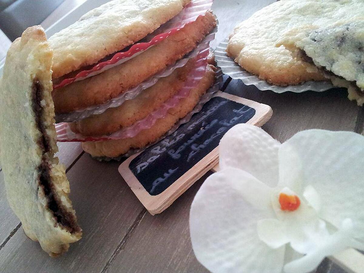 recette Biscuits sablé fait maison fourrés au coeur nutellaté