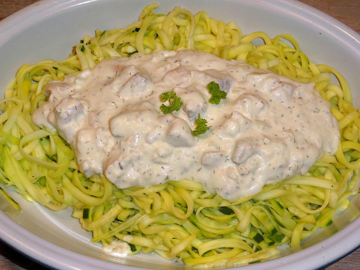 recette "Spaghettis"de courgettes au sauce de saumon