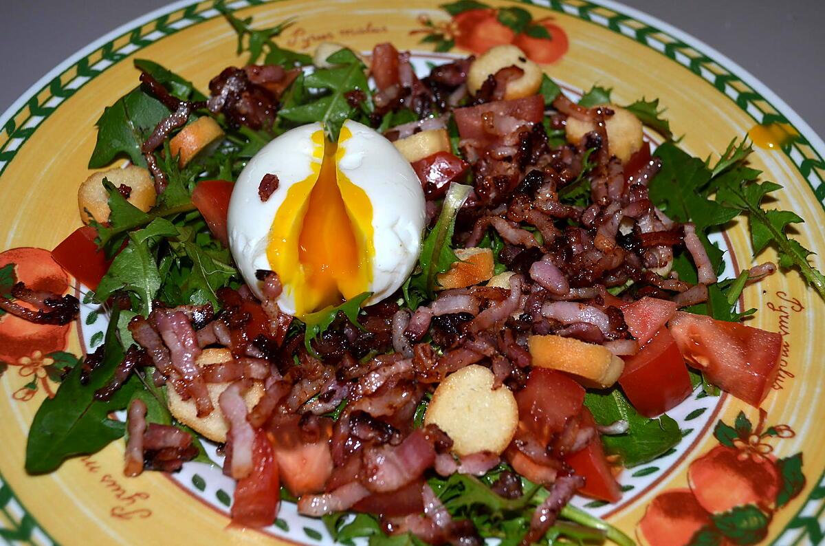 recette OEUF MOLLET SUR SALADE PISSENLITS ET LARDONS