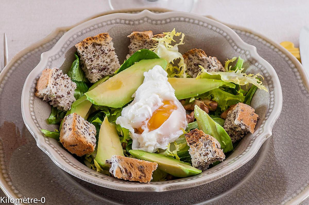 recette Salade d'avocat aux noix et oeuf poché