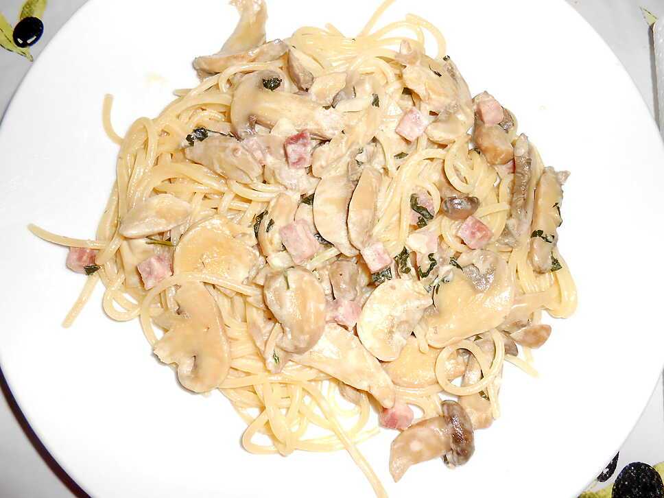 recette SPAGHETTI CHAMPIGNONS JAMBON CREME