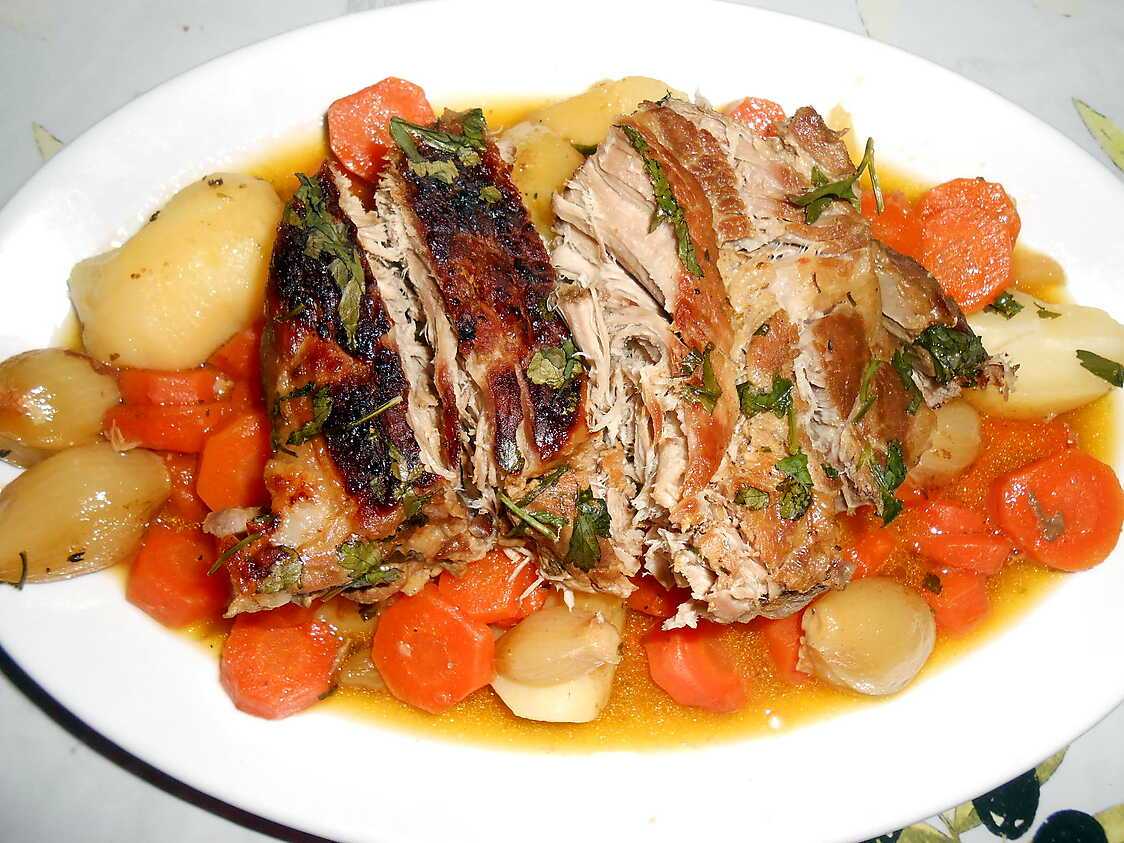 Recette d'ECHINE DE PORC CAROTTES POMMES DE TERRE AU JUS