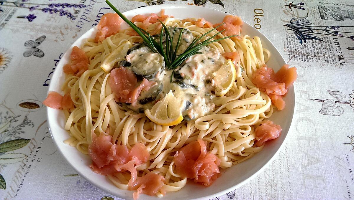 recette Linguine aux courgettes rehaussé de saumon fumé .......