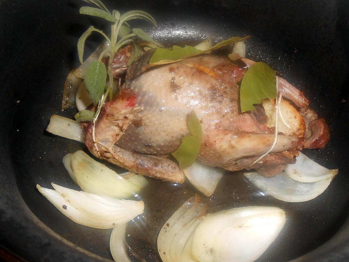 recette PIGEON SAUVAGE AU JUS ET PETITS POIS CAROTTES