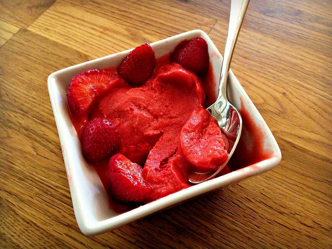 Recette de Sorbet Fraise-passion ( sans sucre, sans sorbetière )