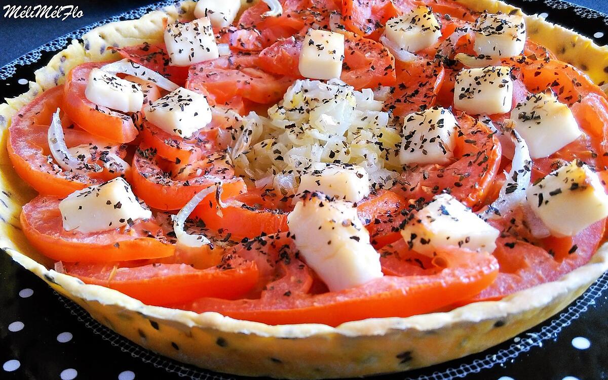 recette Tarte à la tomate sur pâte brisée au fromage blanc curry et graines de lin