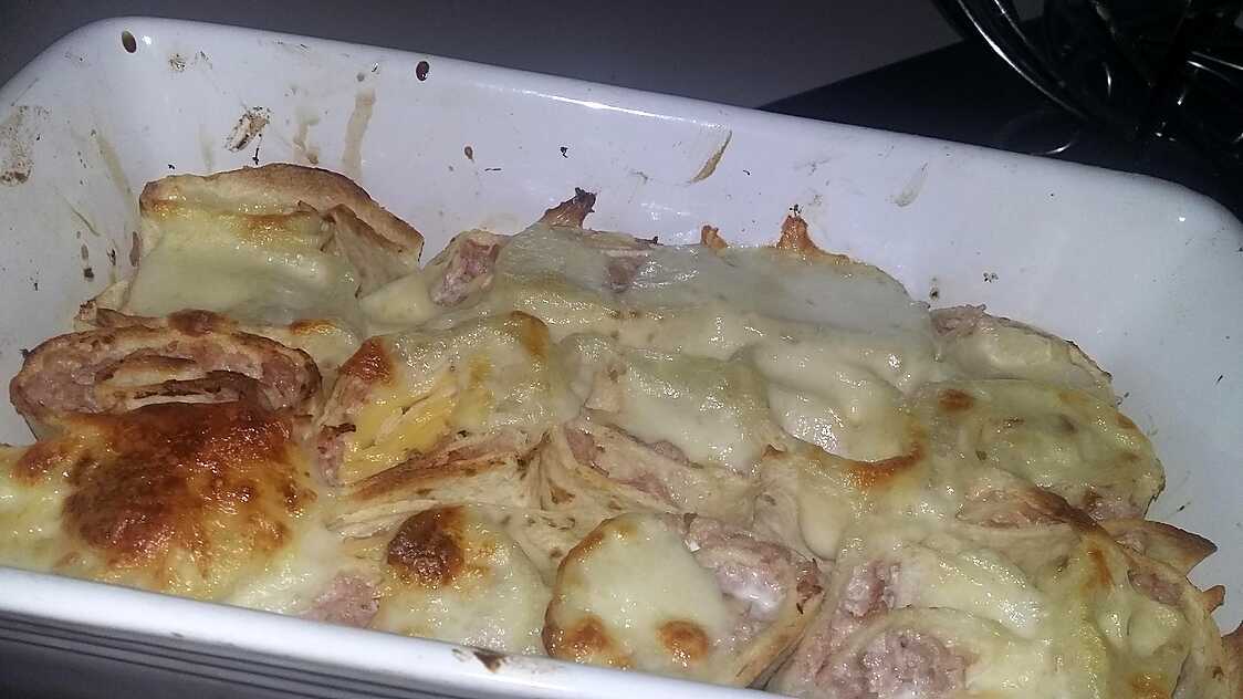 Recette de Gratin de roulés de tortilla jambon fromage