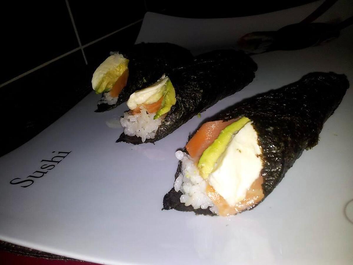 recette Cornets de sushis fait maison au saumon-avocat et mozzarella