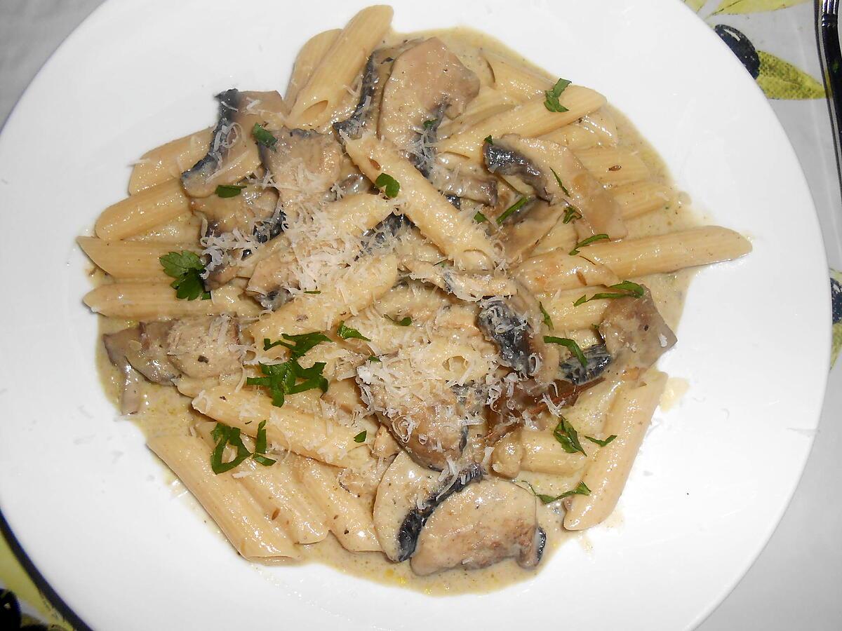 recette PENNE AUX CHAMPIGNONS SAUCE COLOMBO