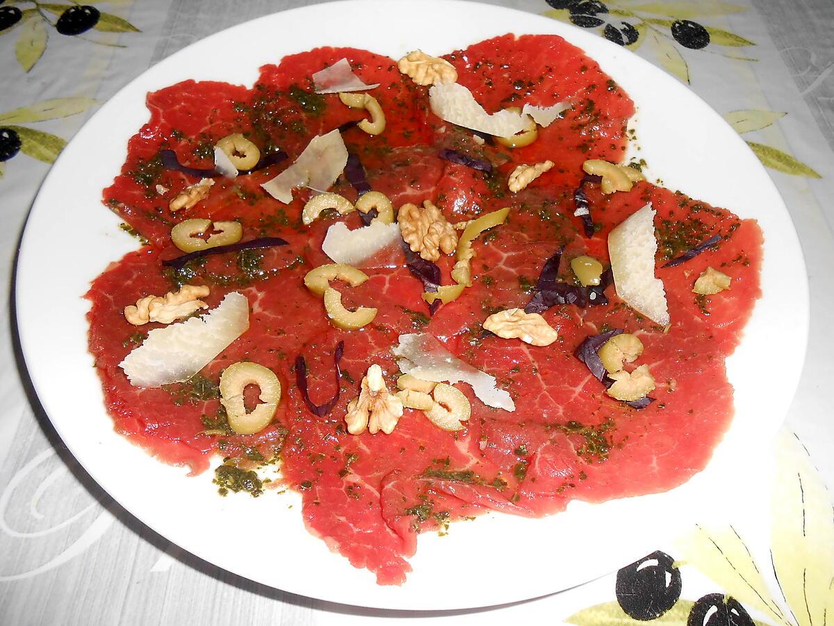 recette CARPACCIO AU 2 BASILIC OLIVES NOIX ET COPEAUX DE PARMESAN