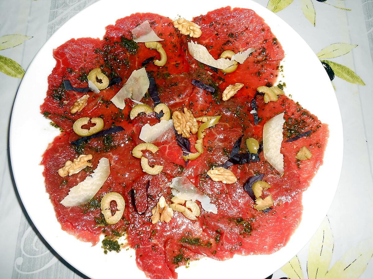 recette CARPACCIO AU 2 BASILIC OLIVES NOIX ET COPEAUX DE PARMESAN