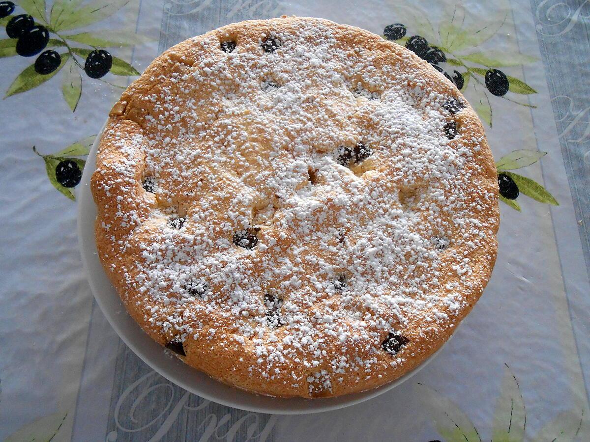 recette GATEAU DE SAVOIE AUX PEPITES DE CHOCOLAT NOIR ET BLANC