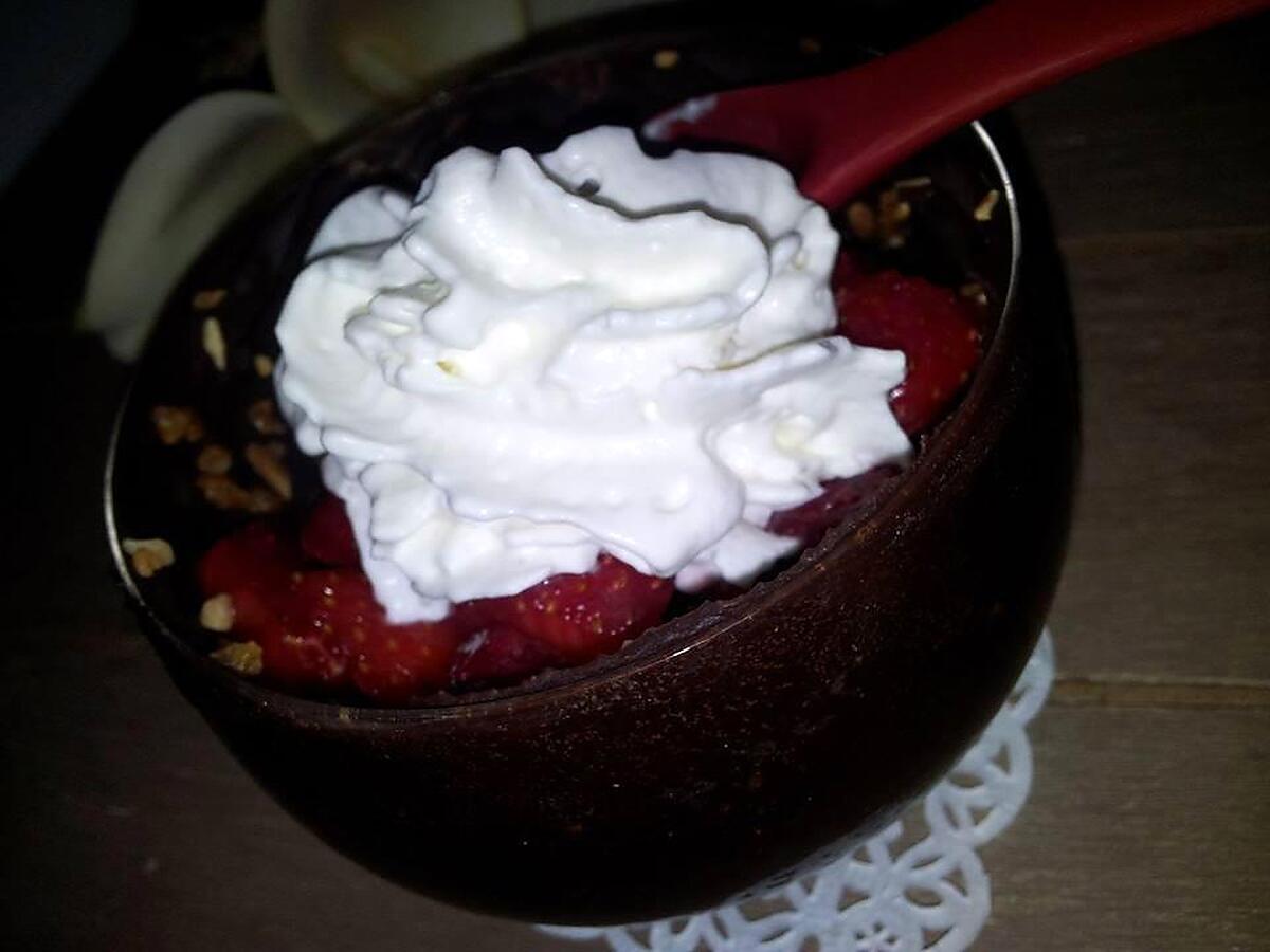 recette Fraises à la chantilly dans sa verrine en chocolat noir-pralin