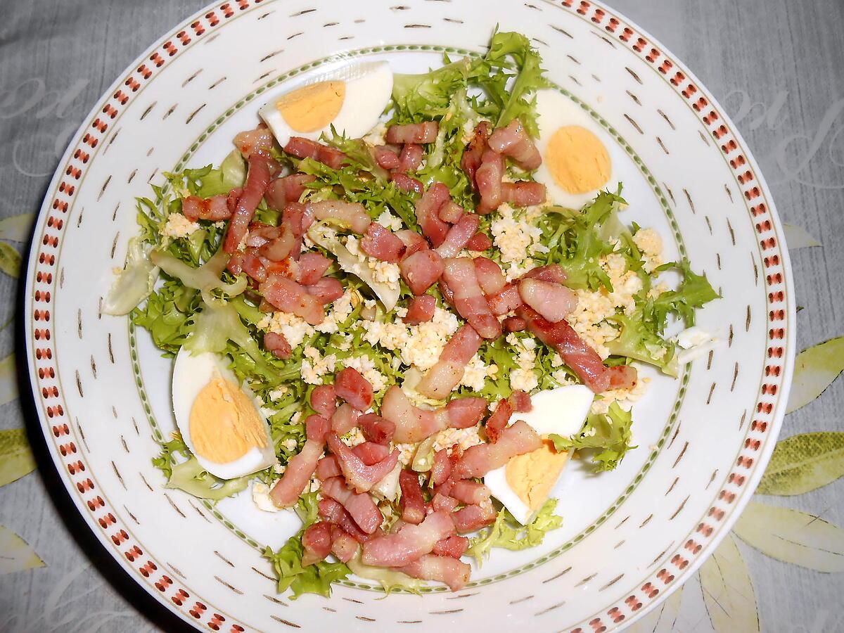 recette SALADE FRISEE AUX LARDONS ET OEUFS DURS