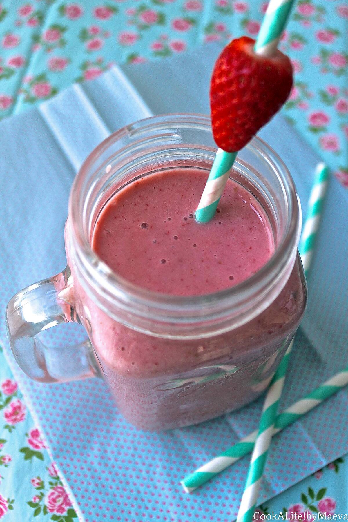 recette { Smoothie } vegan fraises Gariguettes, framboises, banane & poudre de baobab