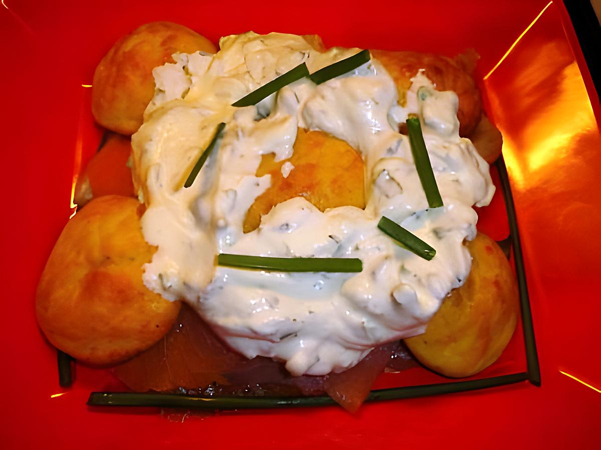 recette GOUGERES AU COMTE SAUMON ET CREME FOUETTEE CIBOULETTE