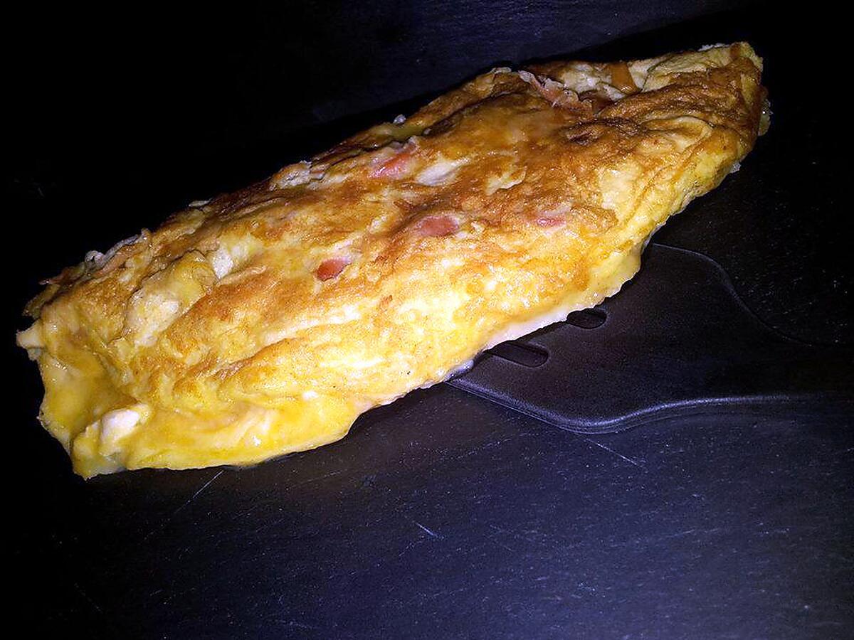 recette Omelette en chausson au knackis et 4 fromages
