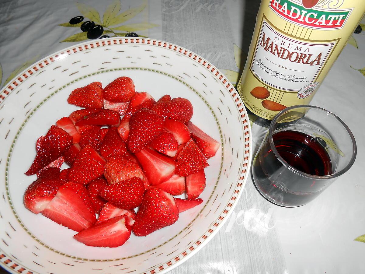 recette SOUPE DE FRAISES A LA VANILLE ET AU MARSALA AMANDES