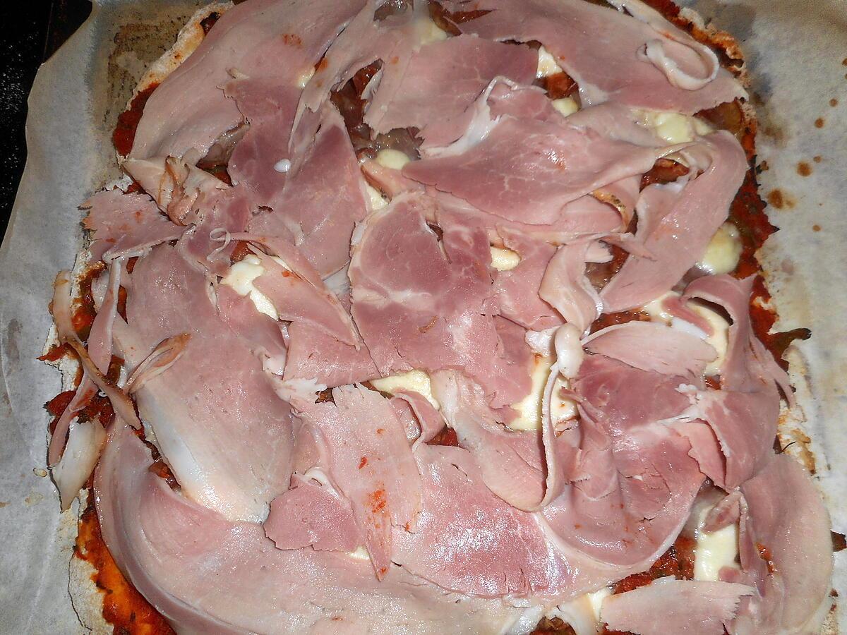 recette Pizza coppa,jambon aux herbes, mozzarella,provolone