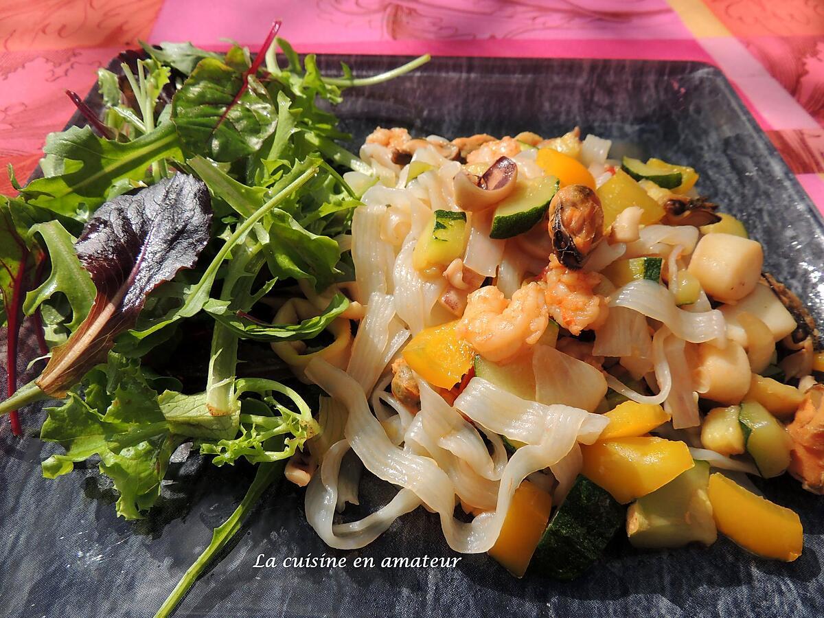 recette Wok de tagliatelles de konja, légumes et fruits de mer