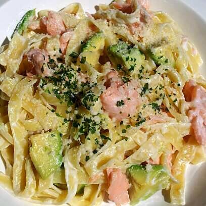 recette Tagliatelle au saumon fumé-avocat sauce crémeuse citronné