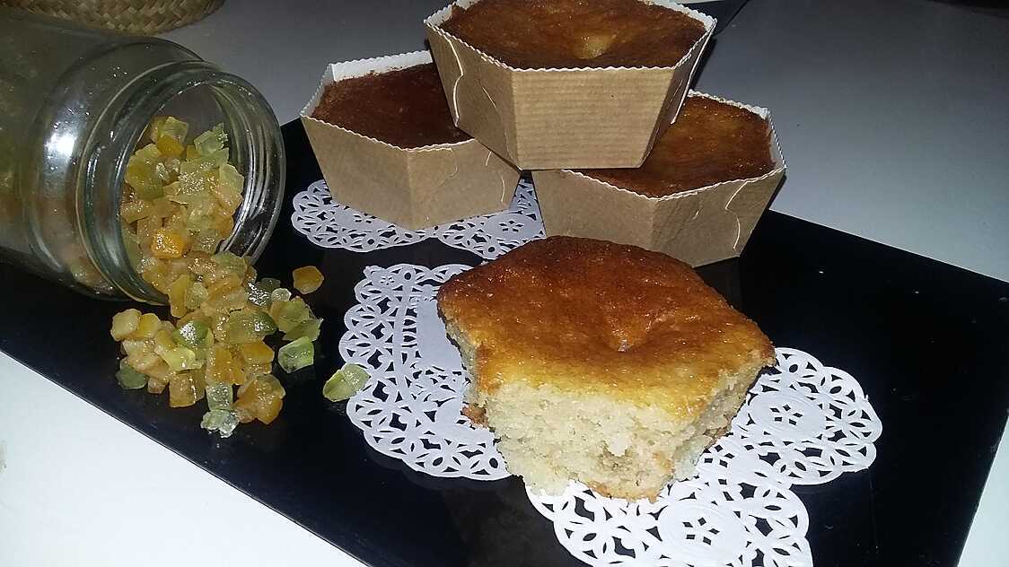 Recette de Gâteau au yaourt au fruits confits