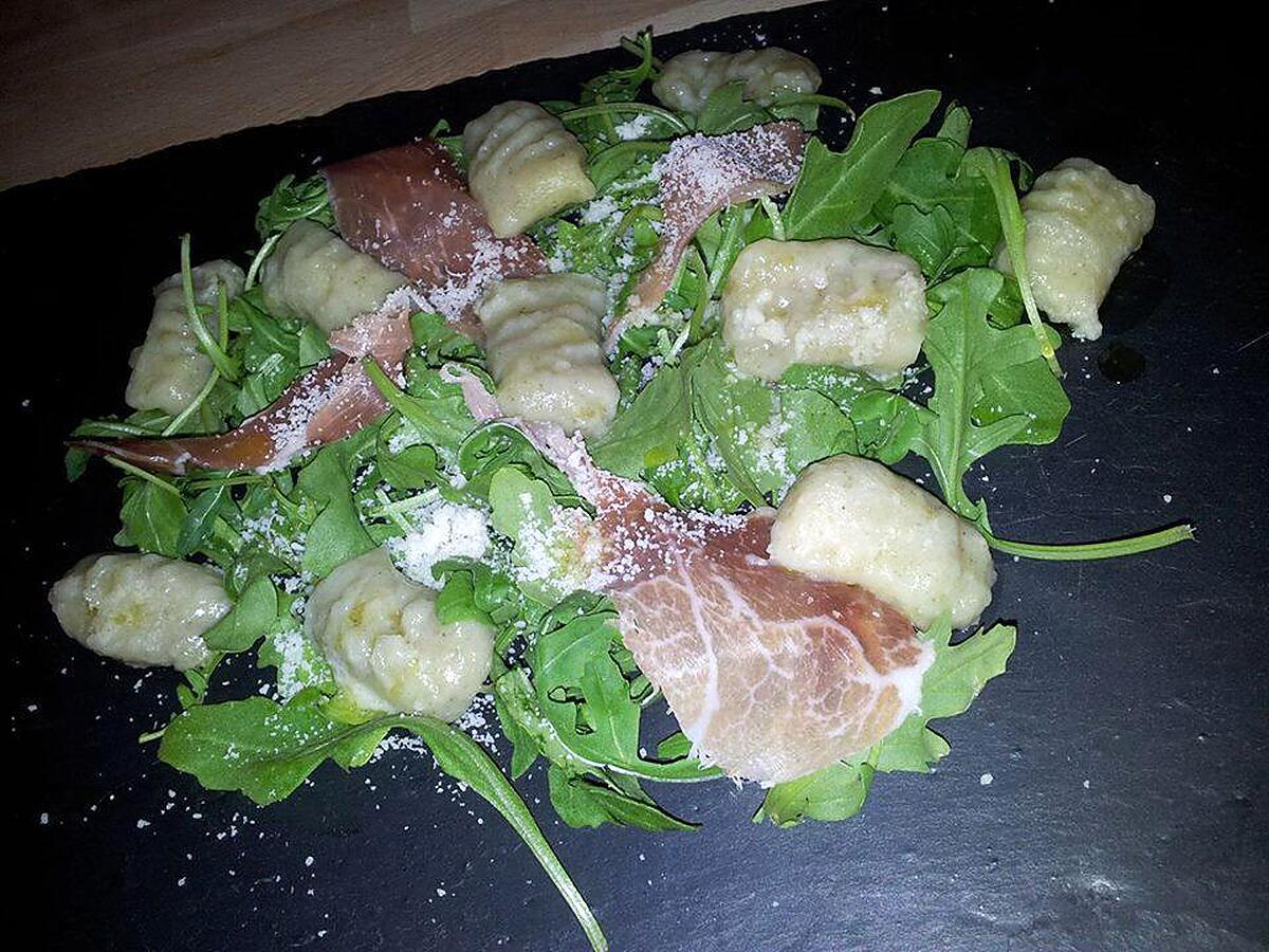 recette Salade de gnocchis à la roquette jambon-cru et parmesan