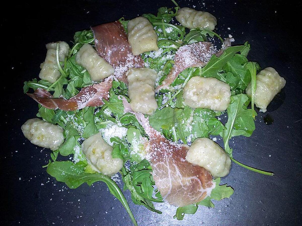 recette Salade de gnocchis à la roquette jambon-cru et parmesan