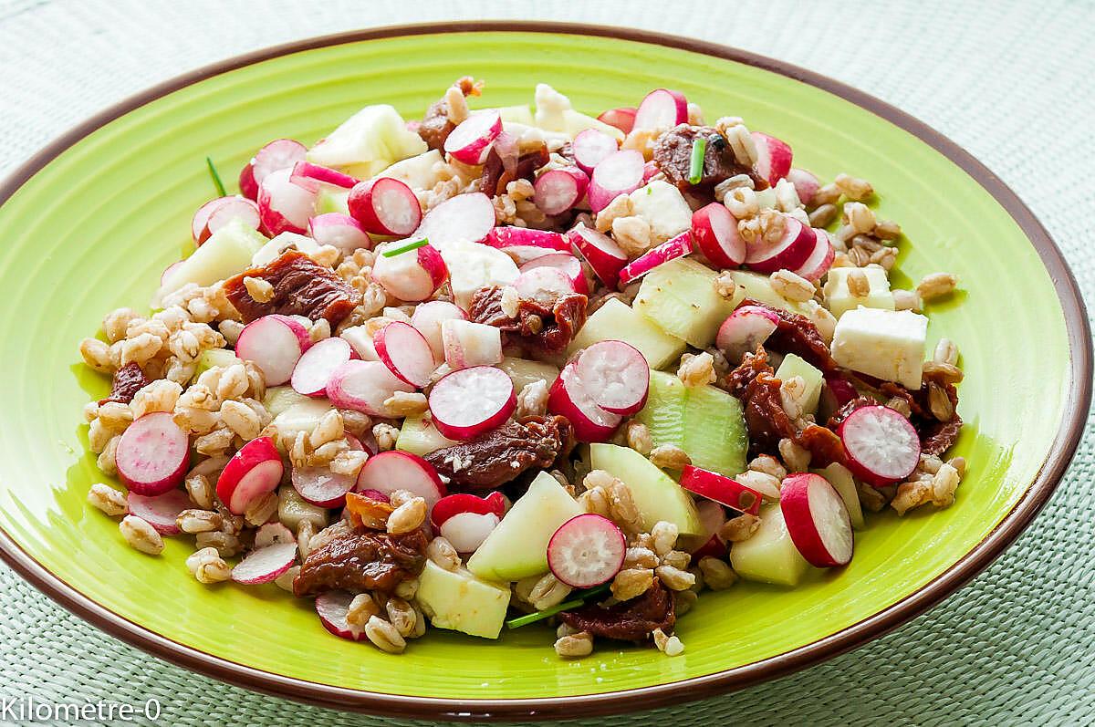 recette Salade de blé aux radis, tomates confites, concombre et fêta