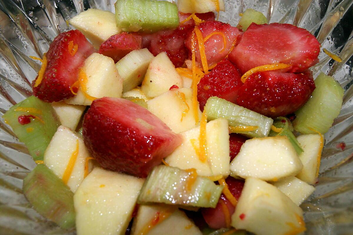 recette Gâteau pommes/rhubarbe/fraises/orange