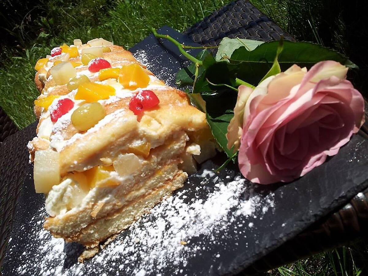 recette Gâteau roulé aux biscuits à la cuillére cocktail de fruits-chantilly