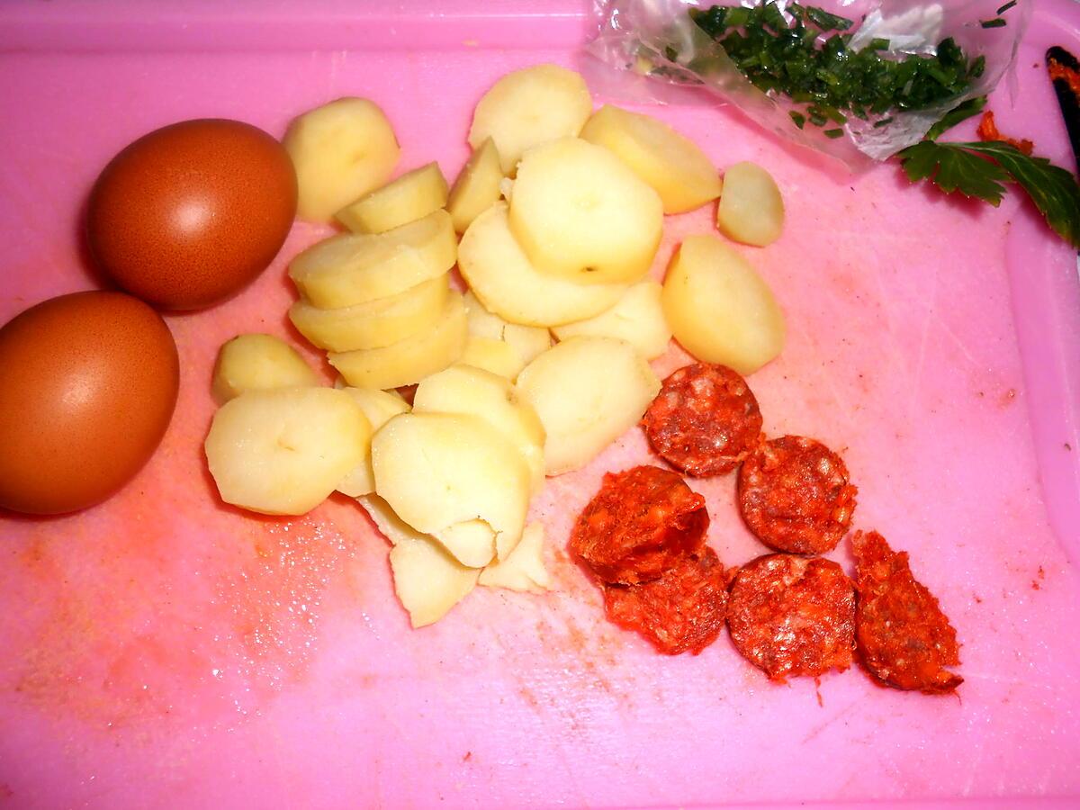 recette POMMES DE TERRE CHORIZO ET OEUFS AU PLAT