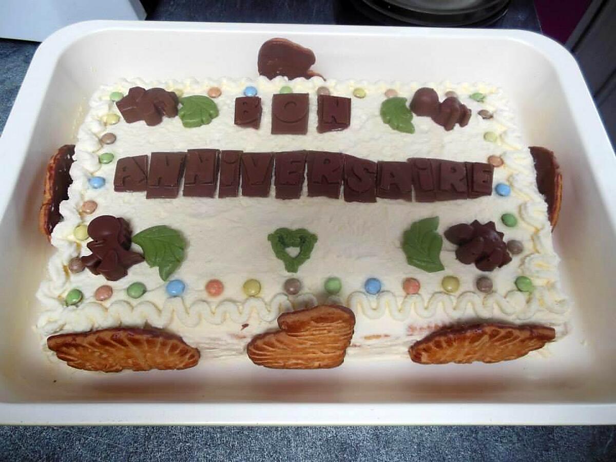 recette Gâteau d'anniversaire aux petits beurre thème dinosaure