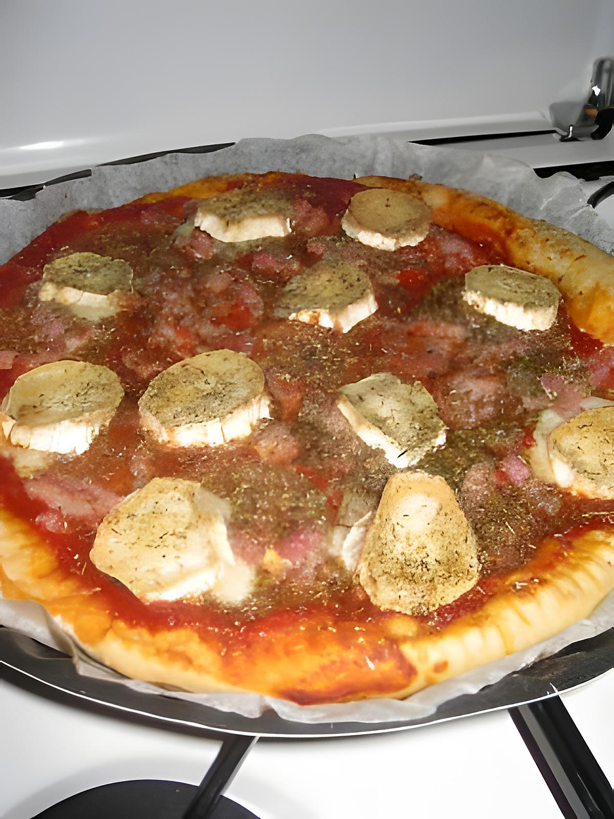 recette PIZZA LARDONS, FROMAGE DE CHEVRE