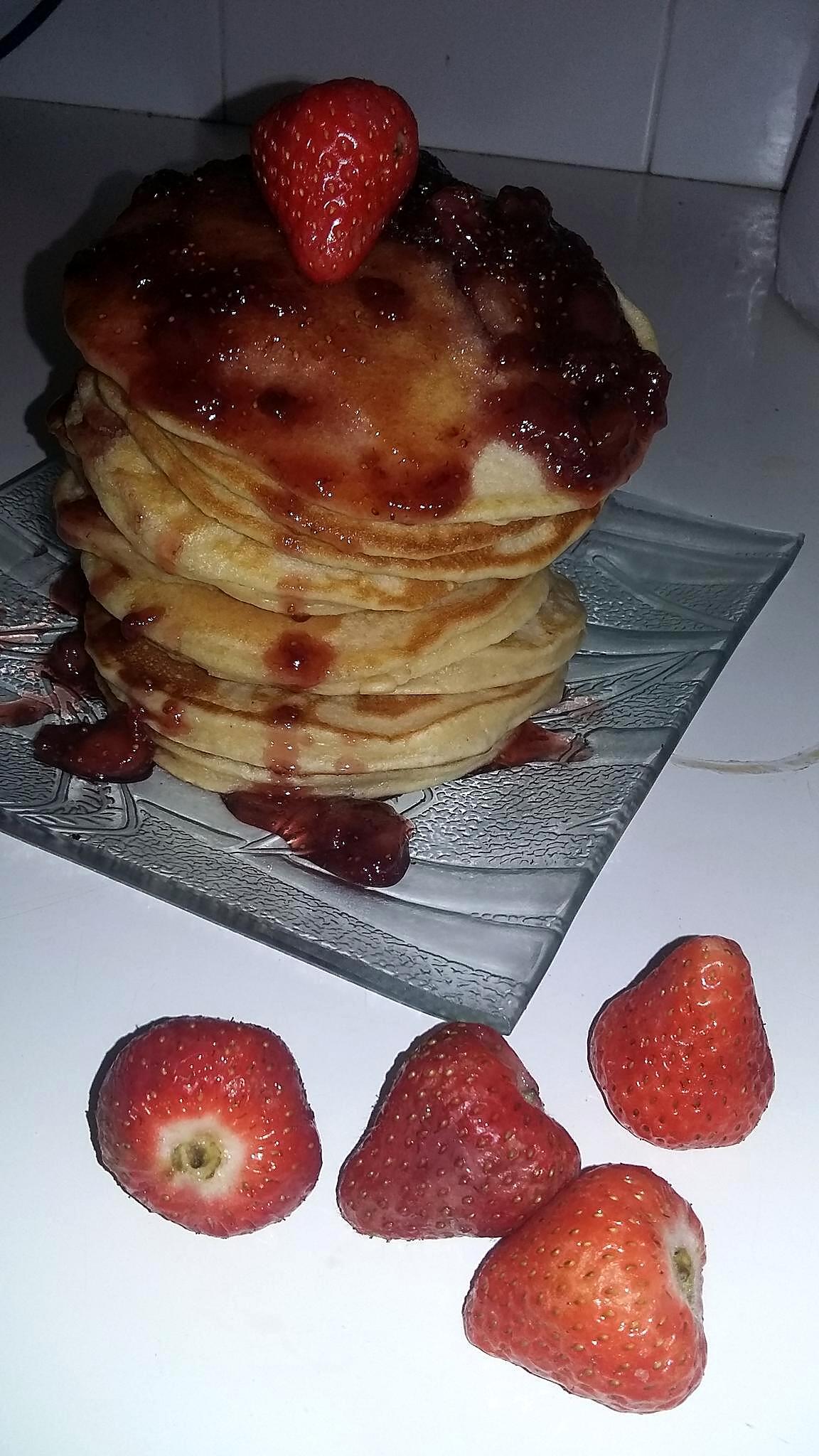 recette Pancakes au beurre de cacahuète et coulis de fraise