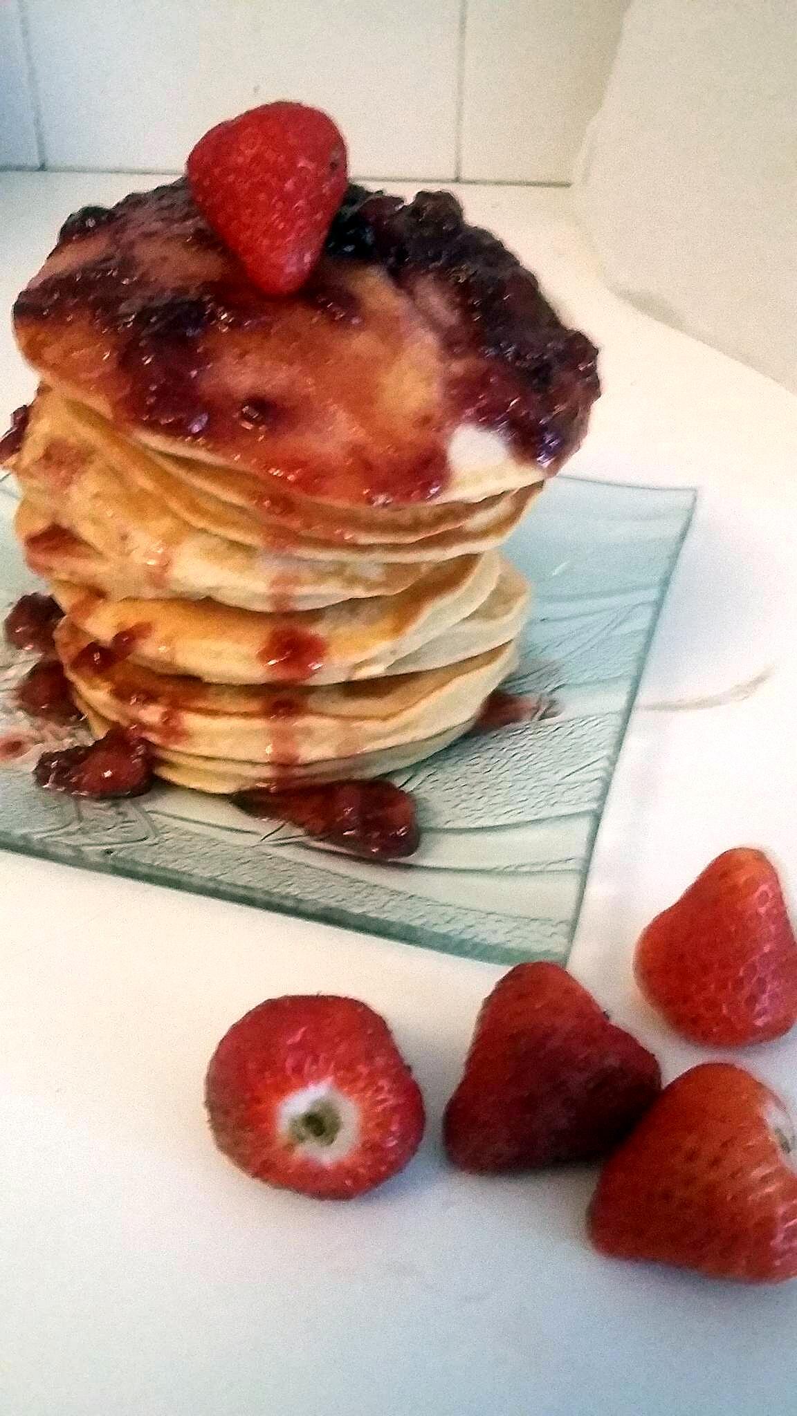 recette Pancakes au beurre de cacahuète et coulis de fraise